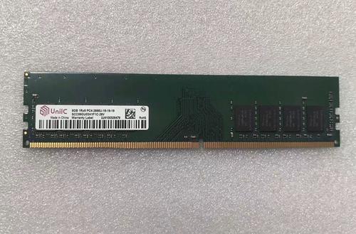 紫光4GB DDR4 2400 vs 海盗船复仇者RGB 16GB DDR4 3000 深度对比