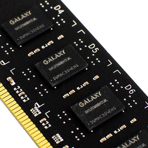 内存散热器在机箱中的安装效果,展示风道