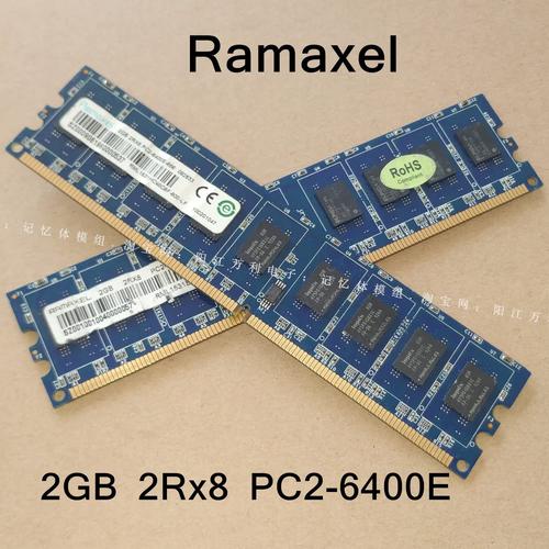 笔记本电脑和台式机并排，展示不同使用场景