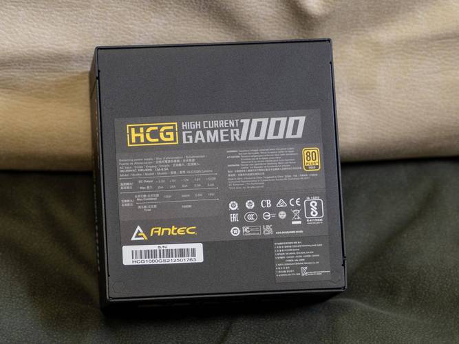 购物车中的电子产品，代表消费决策