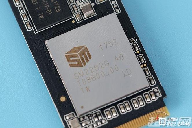 电脑硬件内部组件展示