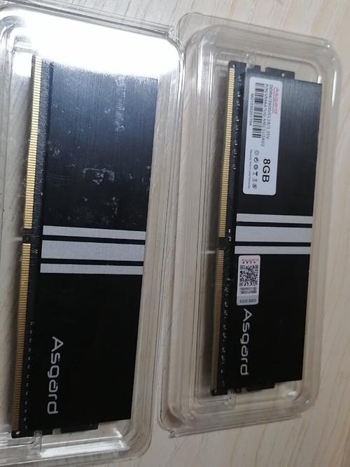 电脑性能测试软件界面,显示图表和数据