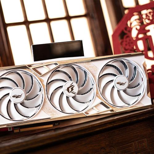 显卡内部组件，突出显存和供电模块