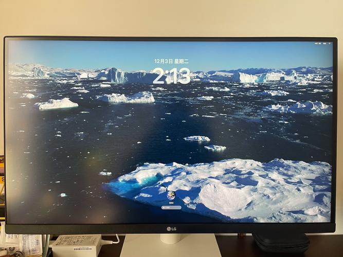 显示器侧面视图展示薄边框