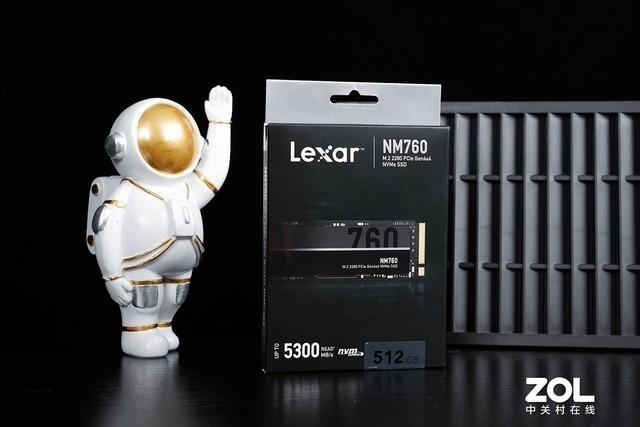 电脑硬件性能测试仪表盘界面