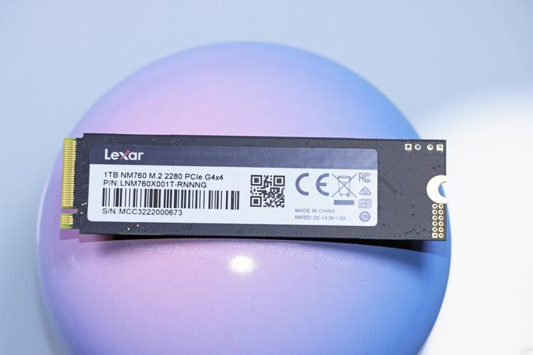 数据在电路板上高速传输的抽象概念图