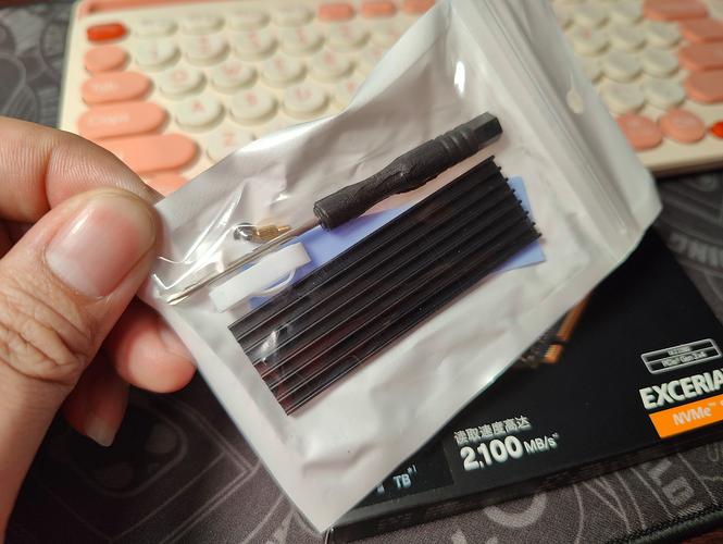 企业级固态硬盘在服务器中的安装示意