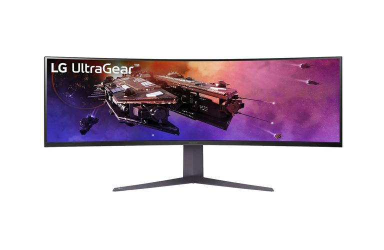 游戏玩家使用超宽屏