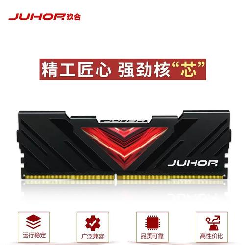 笔记本电脑和台式机并排展示