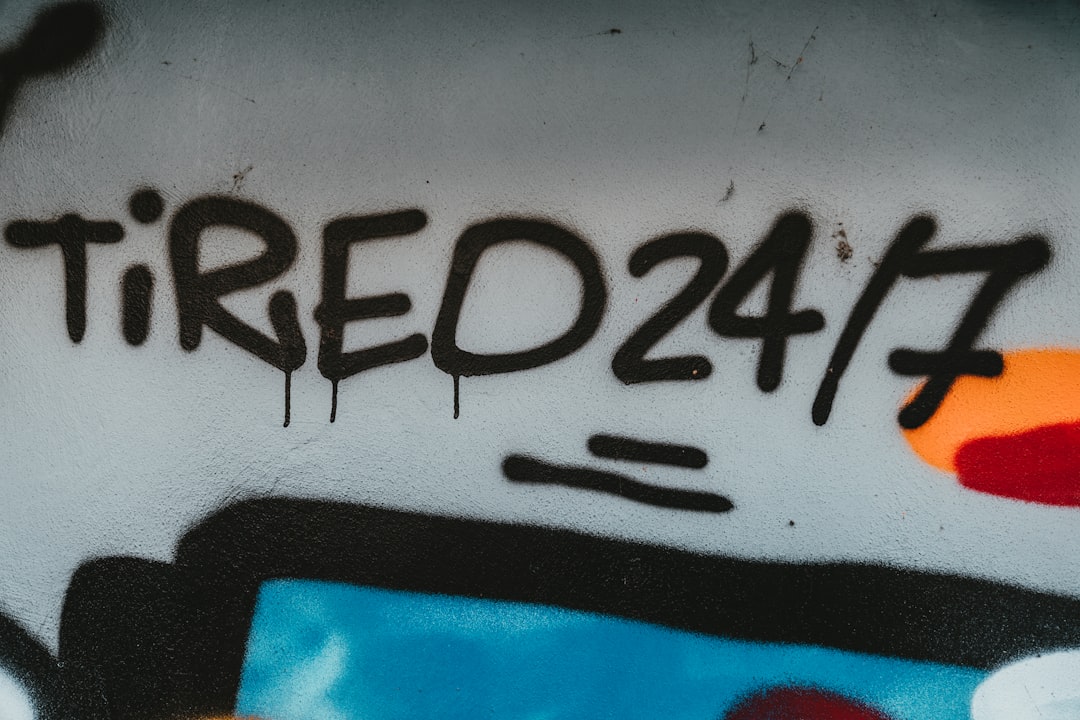 显示器显示色彩丰富的图像