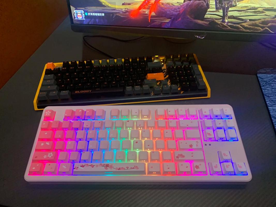 办公与游戏环境中的键盘