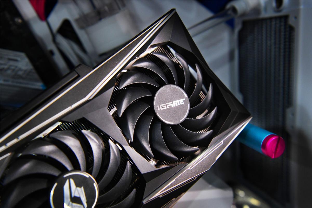 显卡在电脑中的安装