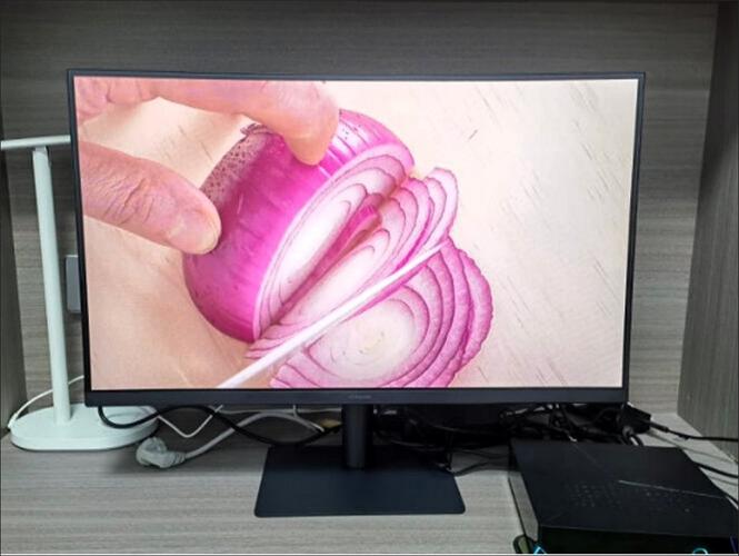 办公场景使用显示器