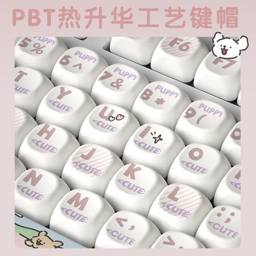 Gamer using a mechanical keyboard in a setup