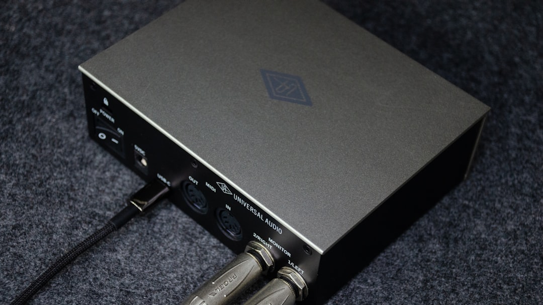 购物车中的内存条,象征购买决策