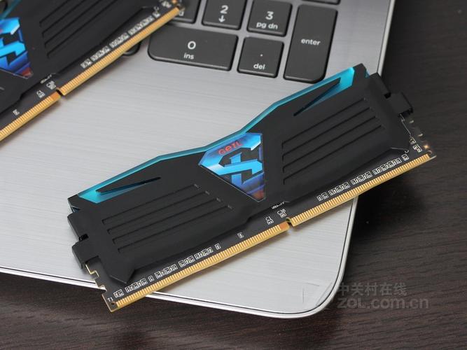 性能测试图表，显示内存读写速度对比