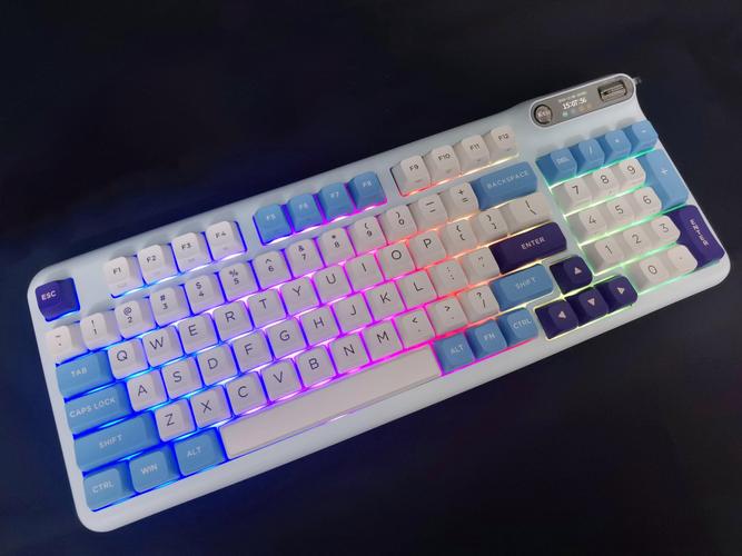 键盘电池与充电接口细节