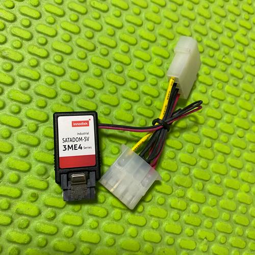 SATA接口和金属外壳细节