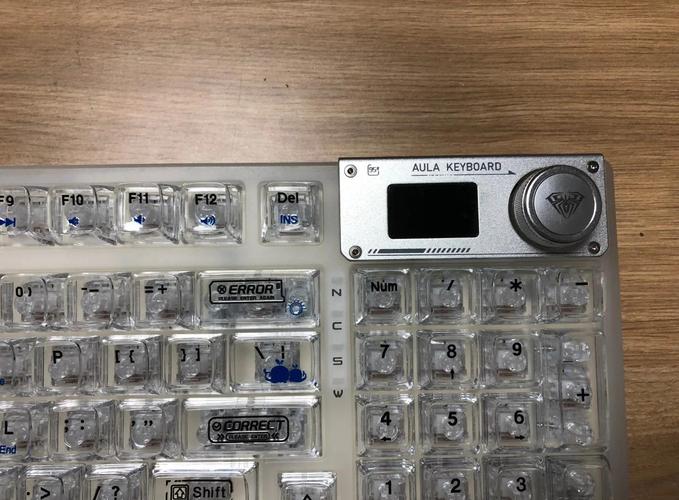 用户在不同场景下使用键盘