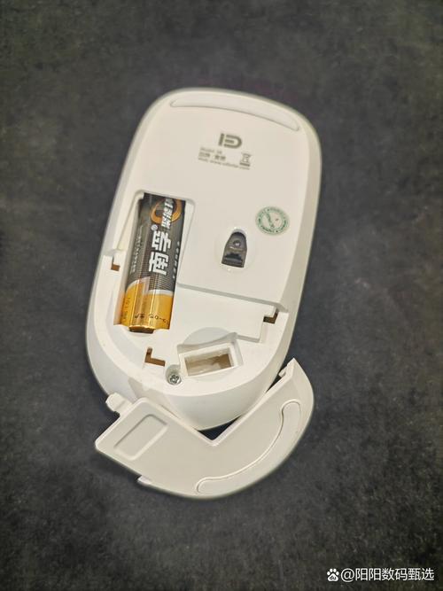 价格标签与货币符号，象征性价比分析