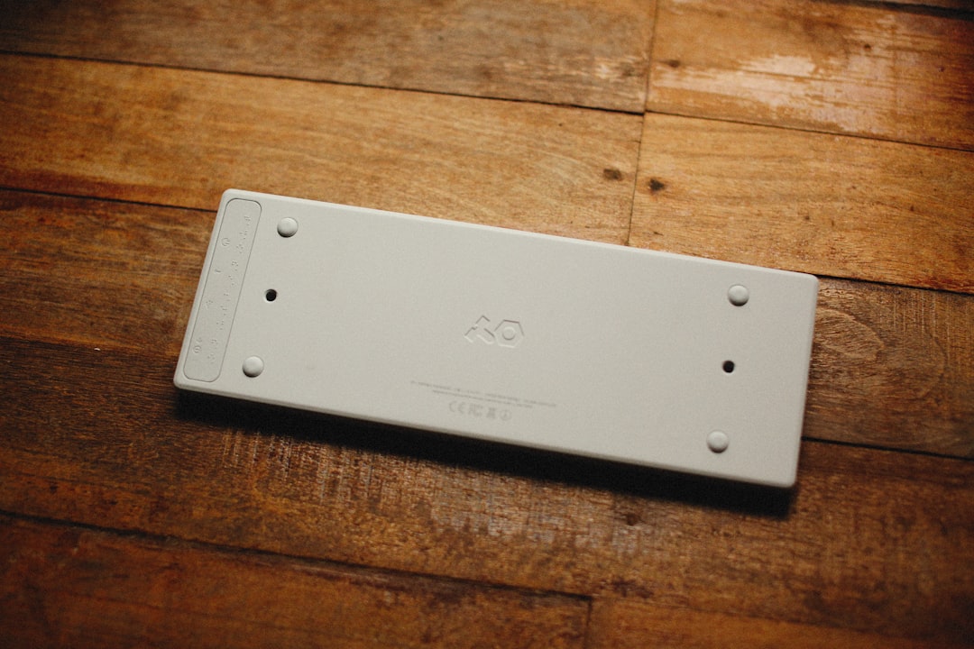 多设备连接示意图，突出蓝牙和无线功能