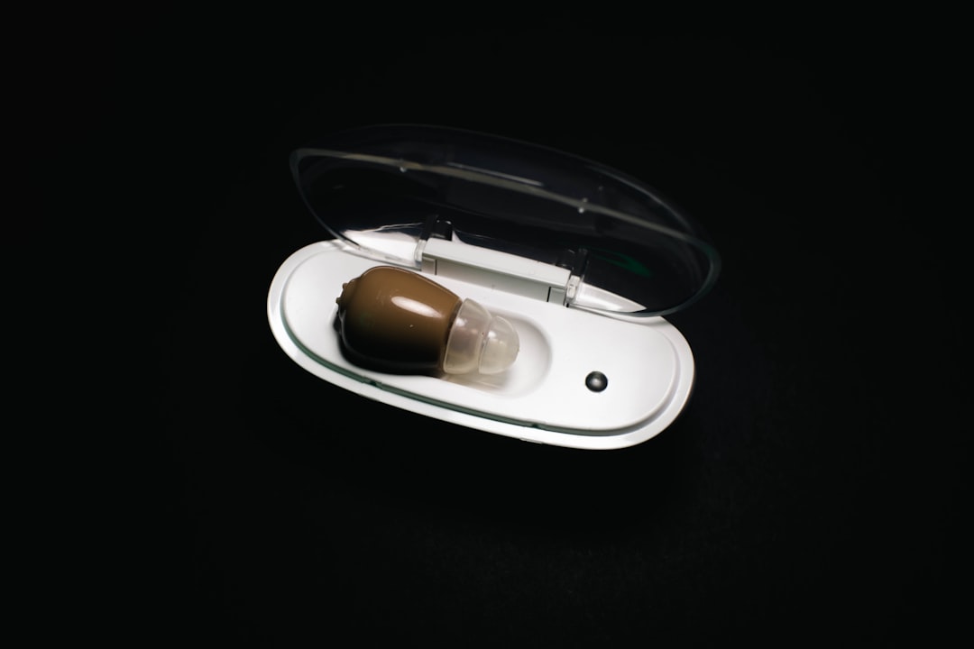 游戏场景中鼠标使用特写，展示性能表现