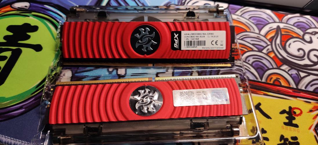 台式机内部硬件布局，突出内存安装效果