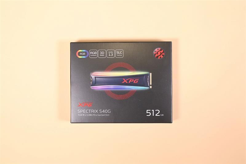 不同用户在使用电脑：游戏、办公、创作场景