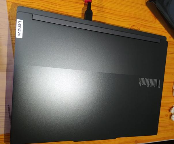 企业数据中心环境，展示服务器和存储设备