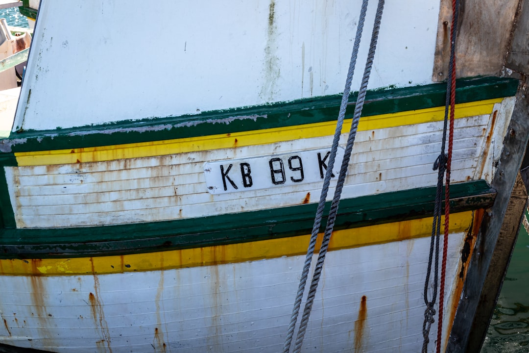 海盗船K57 RGB无线游戏键盘深度评测：双模连接与175小时续航的薄膜利器