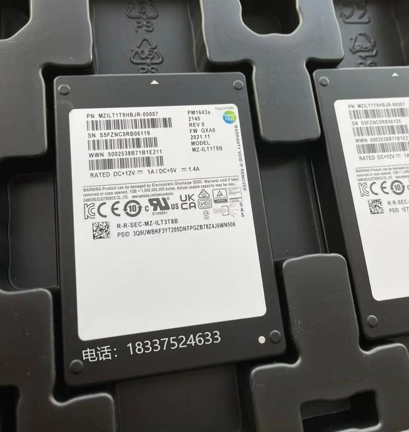 企业级服务器内部硬盘安装场景