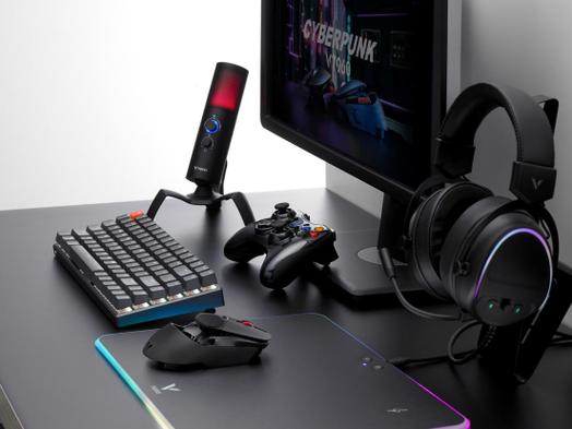 桌面整洁与键盘摆放