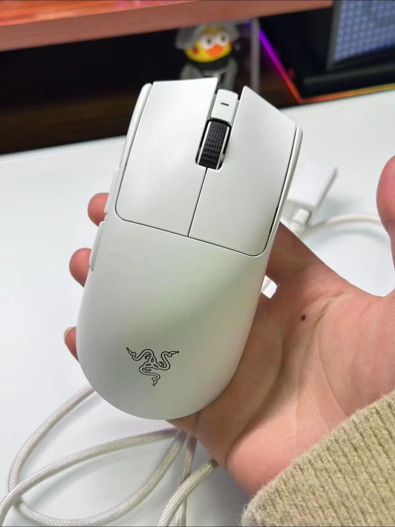 电竞游戏场景中的鼠标使用