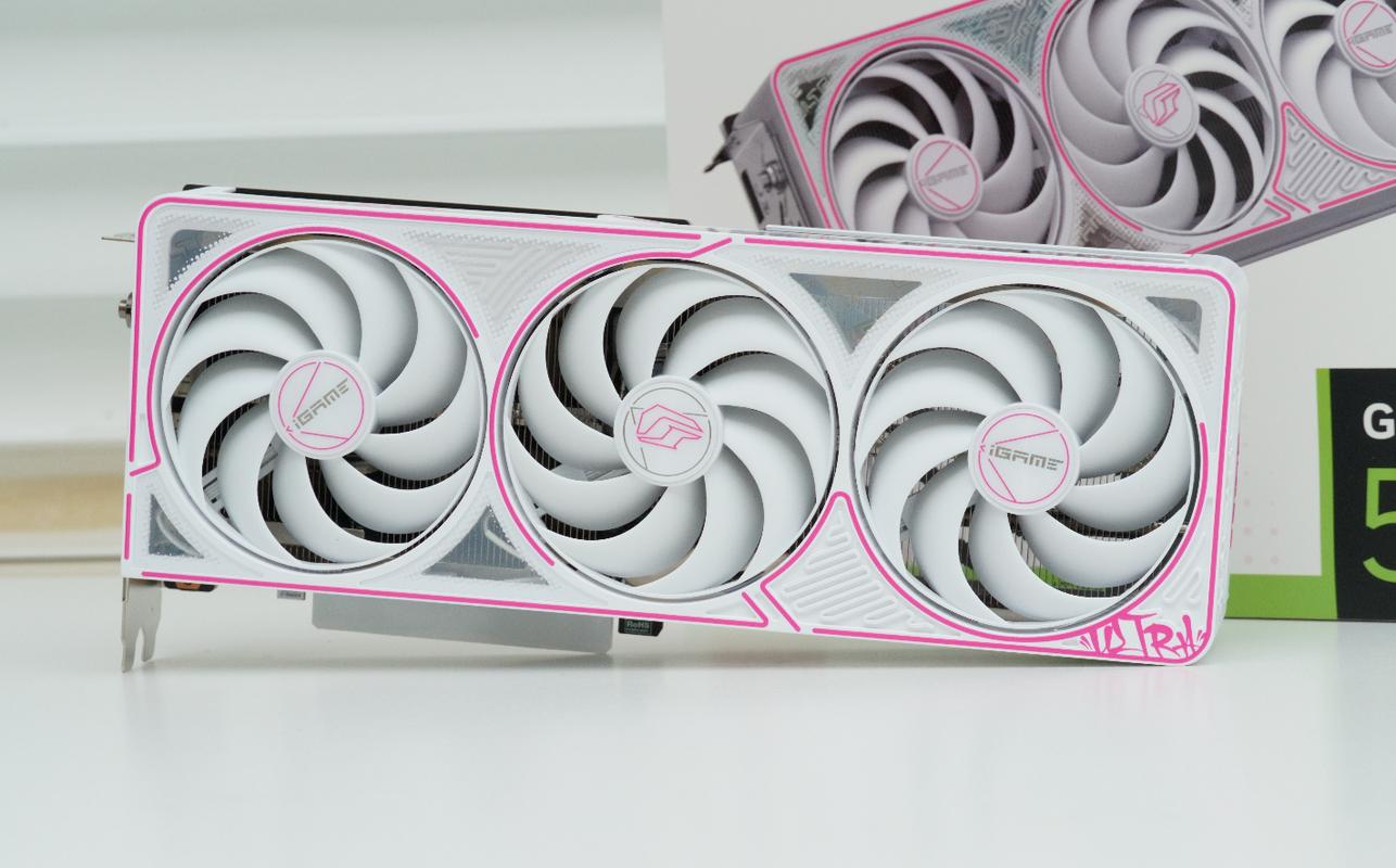 显卡芯片和电路板细节