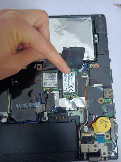 电脑性能测试软件界面显示速度数据