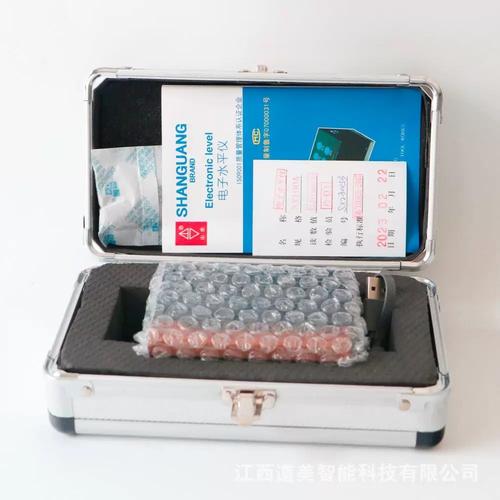 不同尺寸固态硬盘对比展示