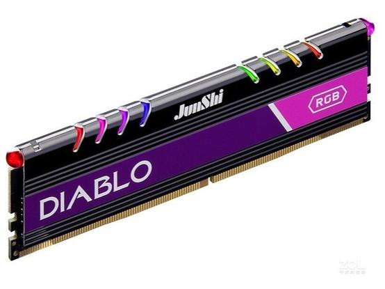 不同规格内存条并排对比