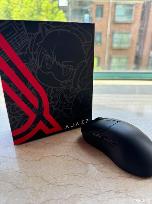 游戏场景中的鼠标使用，展示竞技性能