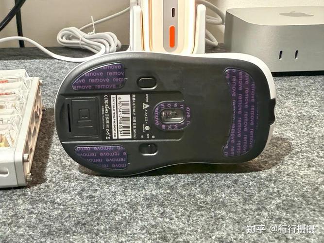 硬件传感器和芯片特写，展示技术细节